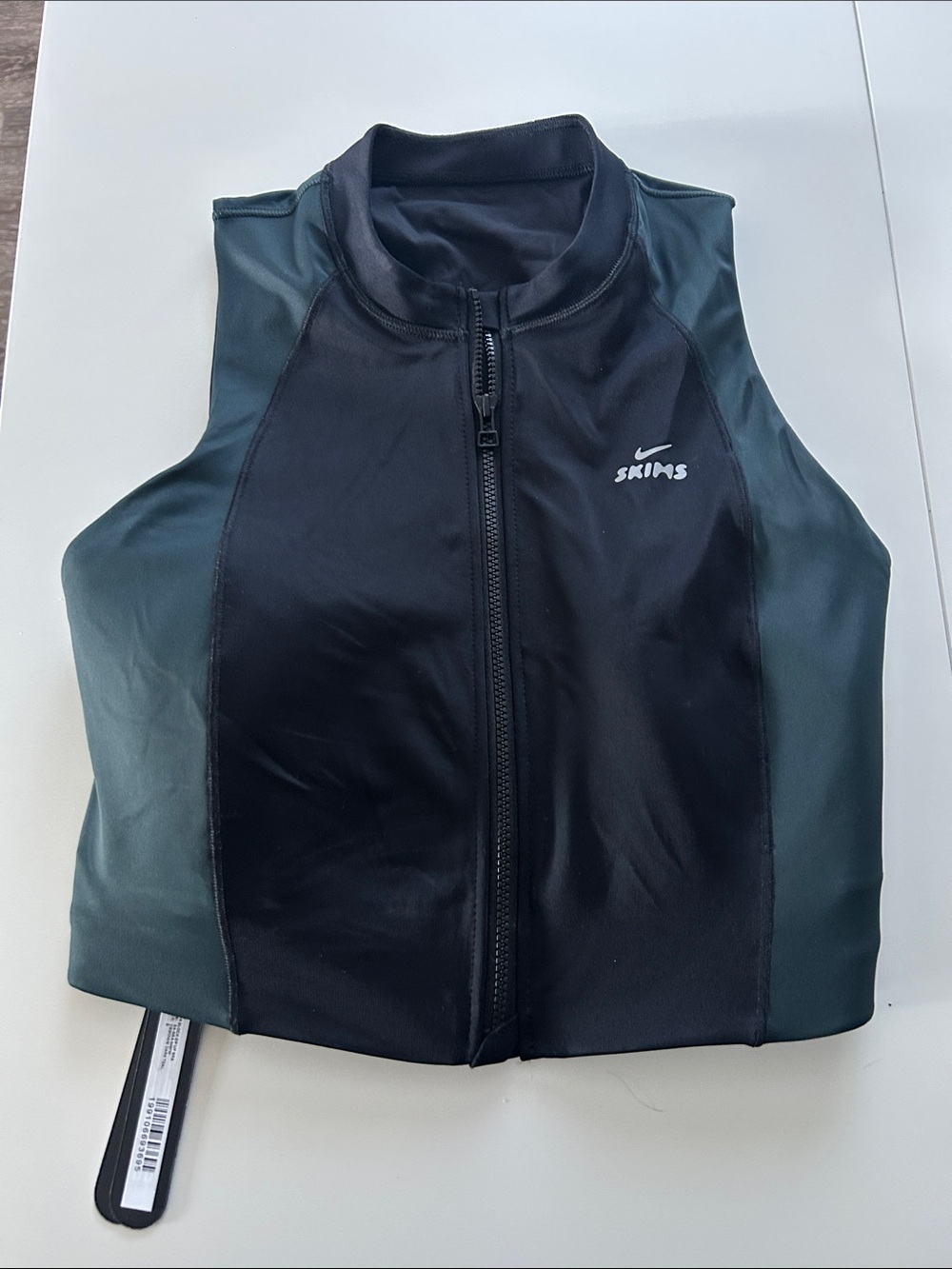 Nike Skims Shine Front Zip Up Bra Size S NWT